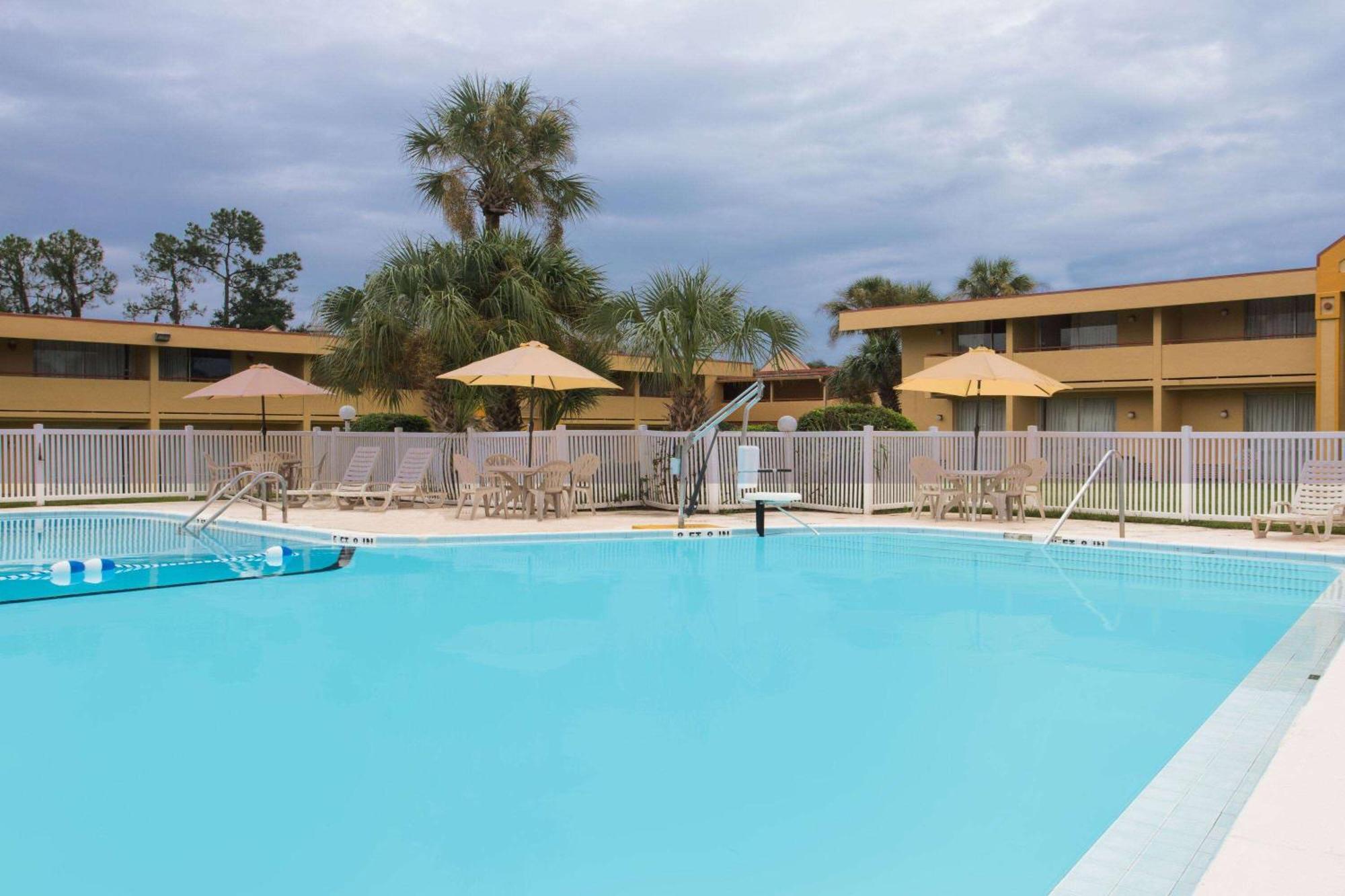 Days Inn By Wyndham Ocala North Eksteriør bilde
